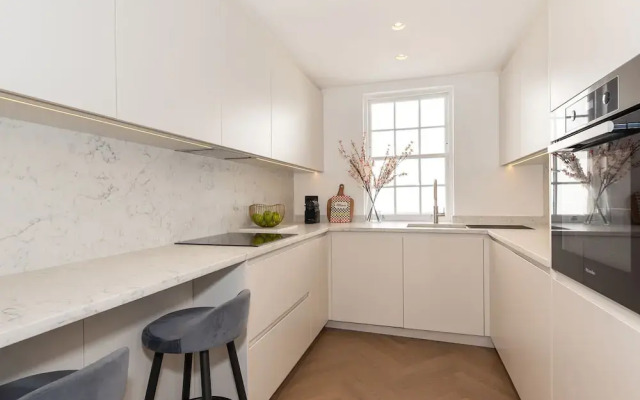 Elegant and Bright 3-bed Flat Near Sloane Square
