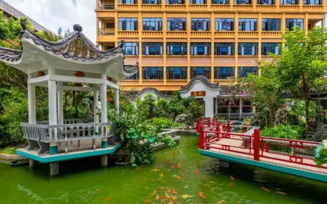 Pinxuan Hotel (Zhaoqing Railway Station)