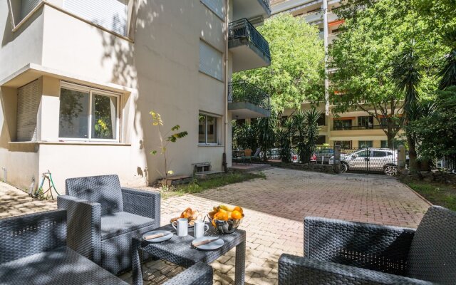 2 BDRM flat with 260m2 garden-Congress/Beaches by Weekome