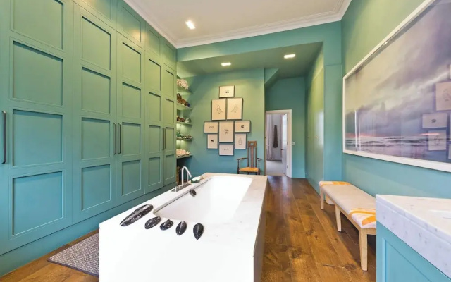 Gorgeous & Grand 5 Bed House, Holland Park