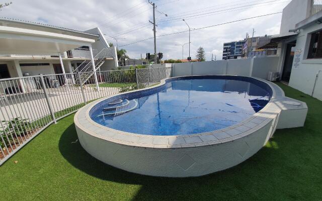 Montego Mermaid Beach Motel