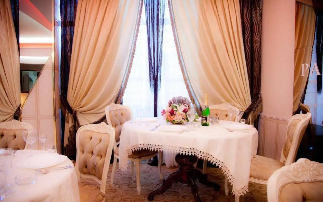 Paradise Hotel