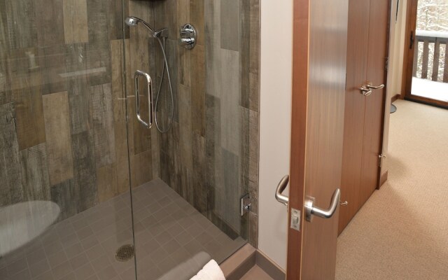 Ge Inn Plaza #109 4 Bedroom Condo by RedAwning