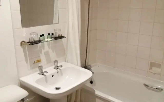 Eight Acres Hotel