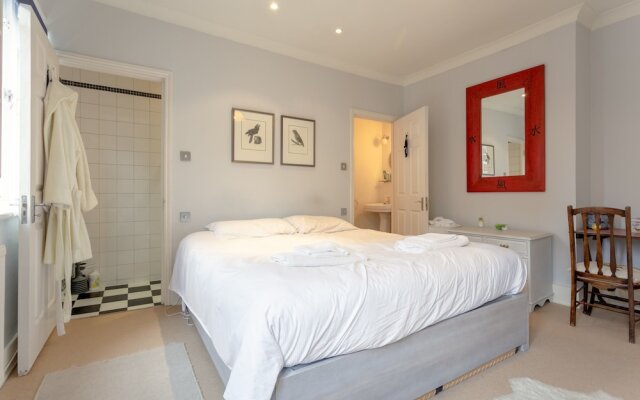 Charming 2 Bedroom Apartment Near Battersea