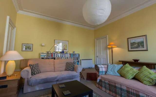 1 Bedroom New Town Flat