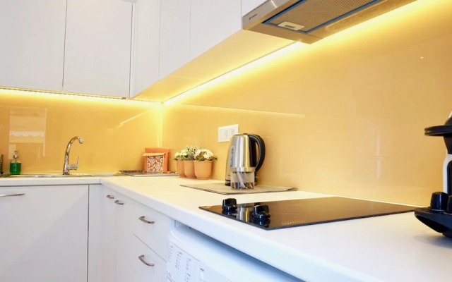 Warm & Spacious Apt in Athens