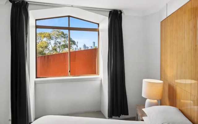 Spacious Inner-west 2-bed With Alfresco Dining