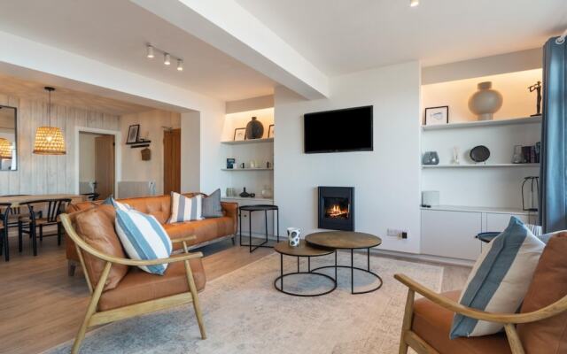 Sea View Apartment - Sea Front Apartment With Views