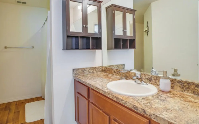 Tavares Retreat w/ Covered Patio & Private Yard