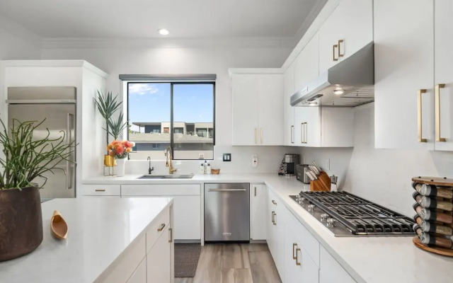 NEW Desert Standard Modern 3-level Oasis