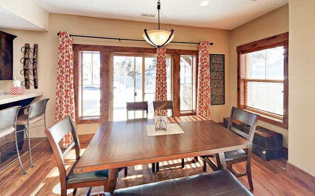 Well-Appointed Gem - 3 Br Townhouse