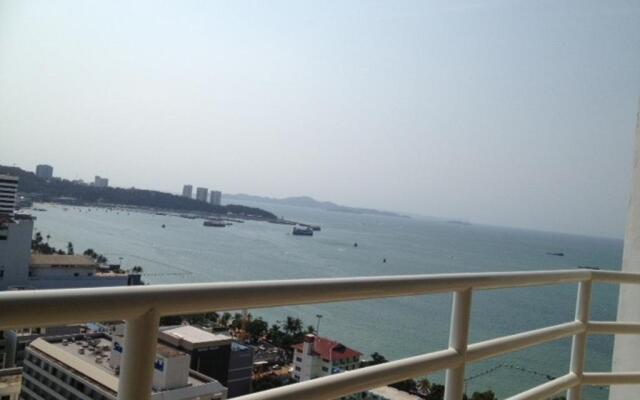 View Talay 6 Pattaya Beach Apartment by Honey