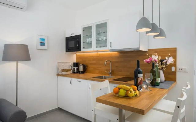 Attractive Apartment With Garden