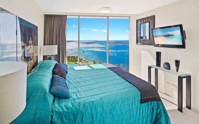 Luxury 3BR Apt with Incredible Views