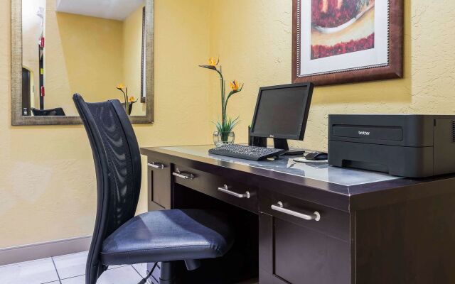 Boca Suites Deerfield Beach, SureStay Collection by BW