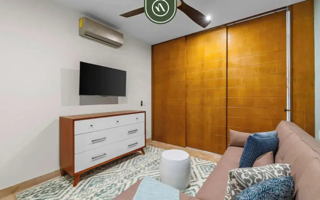 New Stylish 1 BR Condo - Ocean Views - Flex Room