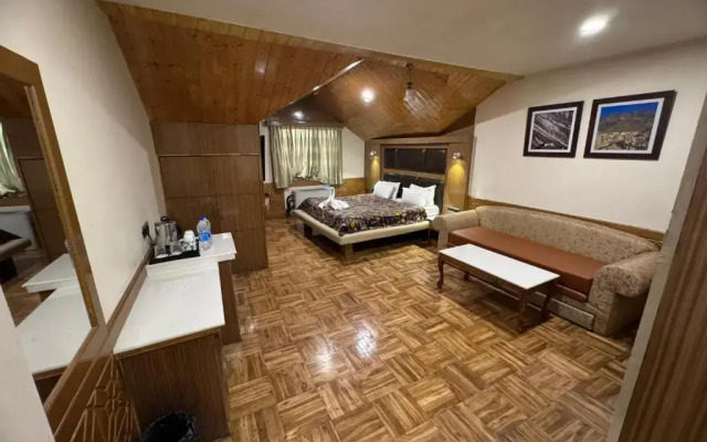 Opera Inn by OYO Rooms