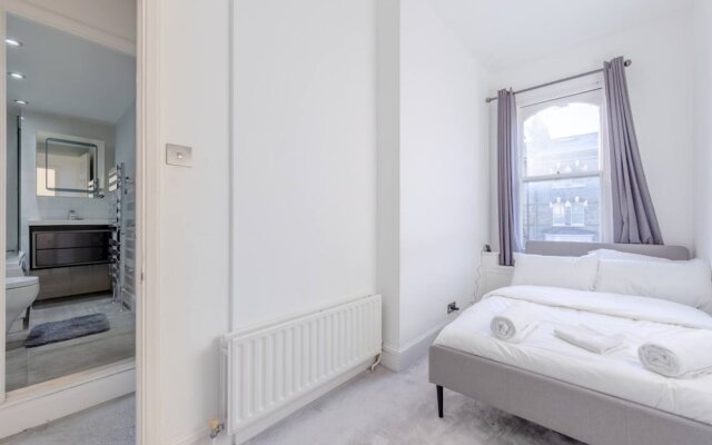 Peaceful 2 Bedroom Flat in West Kensington
