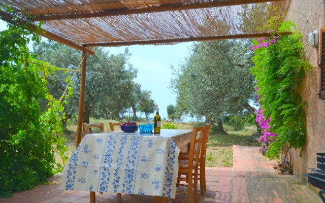 Belvilla by OYO Comfy Holiday Home With Garden