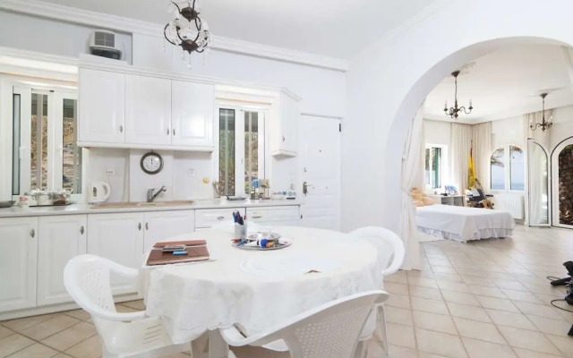 Villa Dori- Famous Composer's Holiday House on the Sea Front for 2-8 Persons