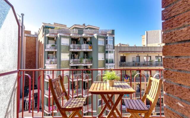 Spacious 4 Bedroom Apartment Fira BCN & Camp Nou