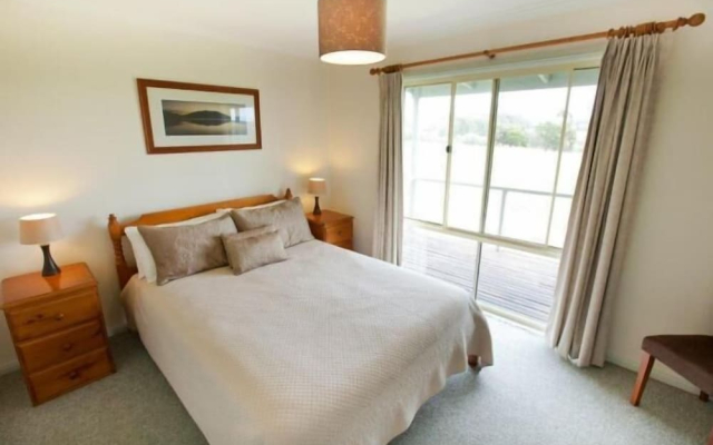 Mystery Bay Cottages