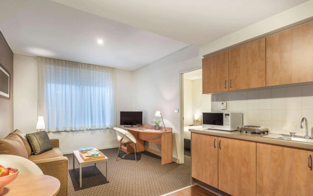 ibis Melbourne Hotel and Apartments