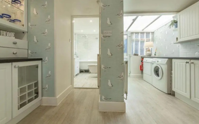 No33 Seagull Cottage