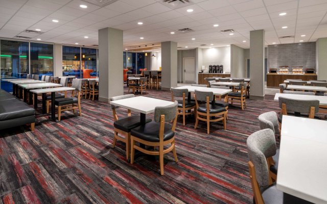 La Quinta Inn & Suites by Wyndham LAX