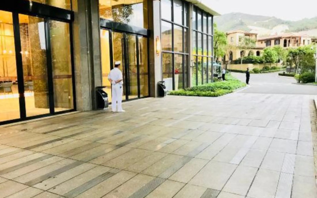 Hazens East Resort Hotel