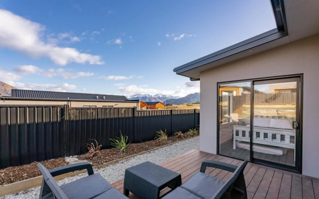 Paradise Point - Wānaka Holiday Home