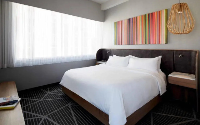 Renaissance Montreal Downtown Hotel