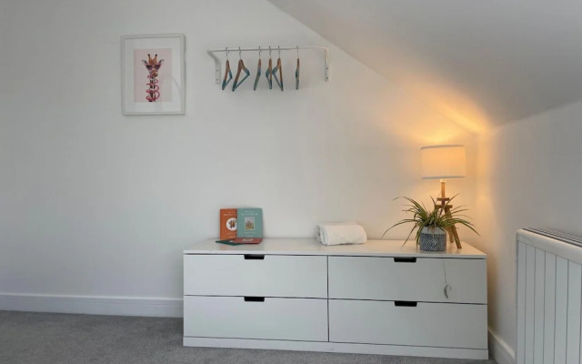 Stunning Town Centre Penthouse w Sea Views