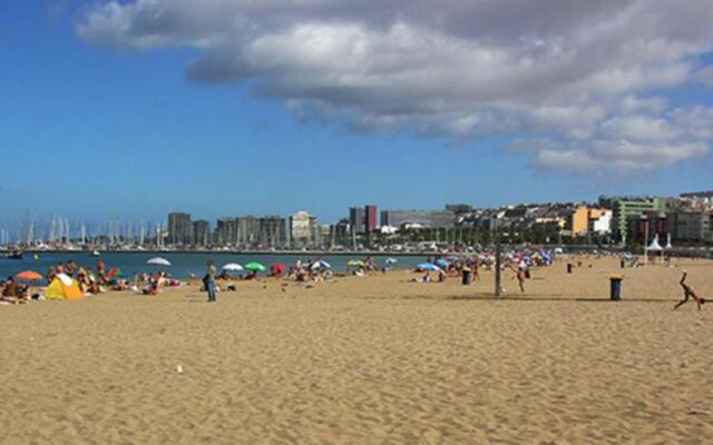 008 Amazing flat very close to the beach