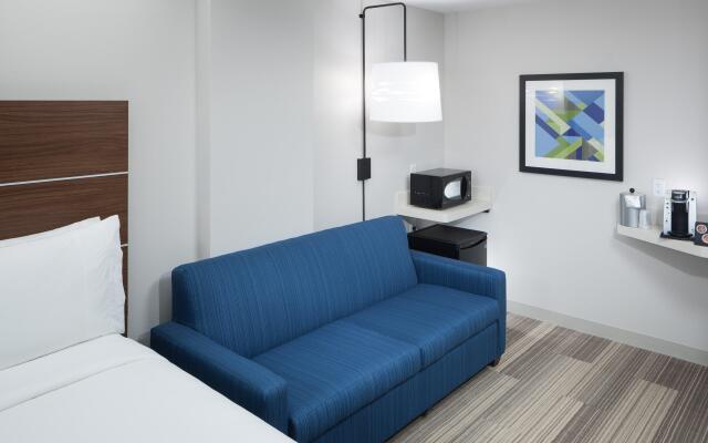 Holiday Inn Express & Suites Orlando at SeaWorld, an IHG Hotel