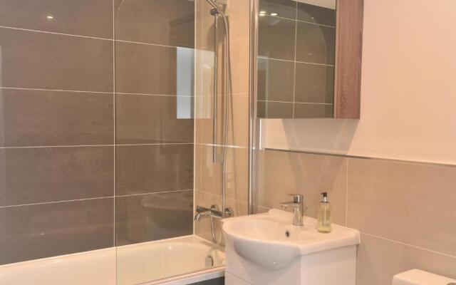Exec 2Bed 2Bath Serviced Apartment Balcony Parking