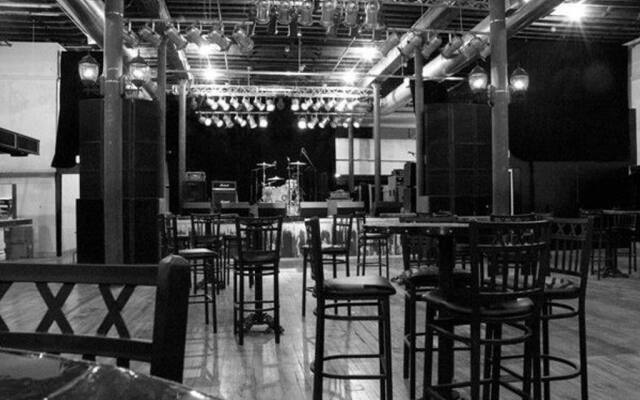 King Bed Free Parking Gym Views