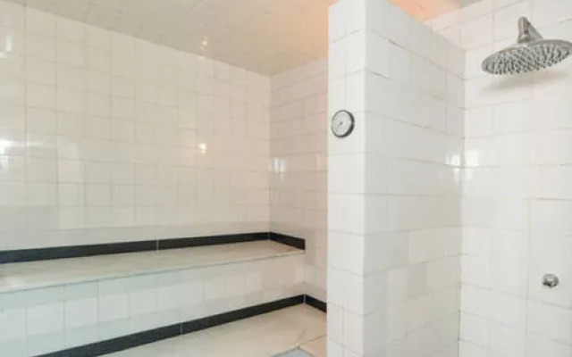 Ocean Flat Condo Building by LinkHouse