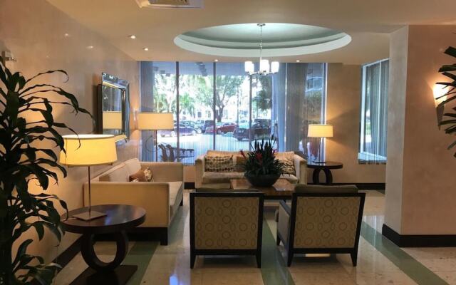 Tides Hollywood Apartments