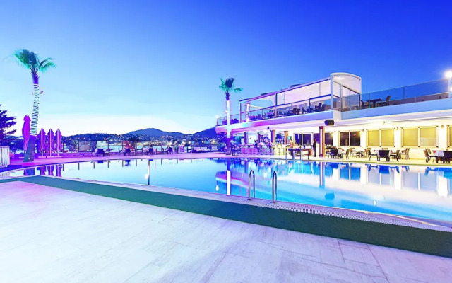 Tropicana Beach Apartments