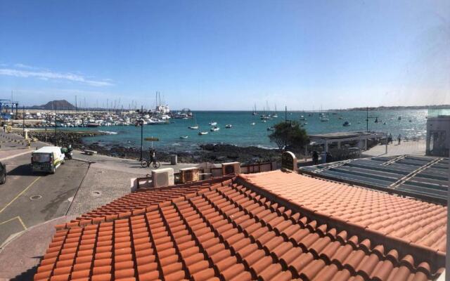 Modern And Bright Apartment With Sea Views