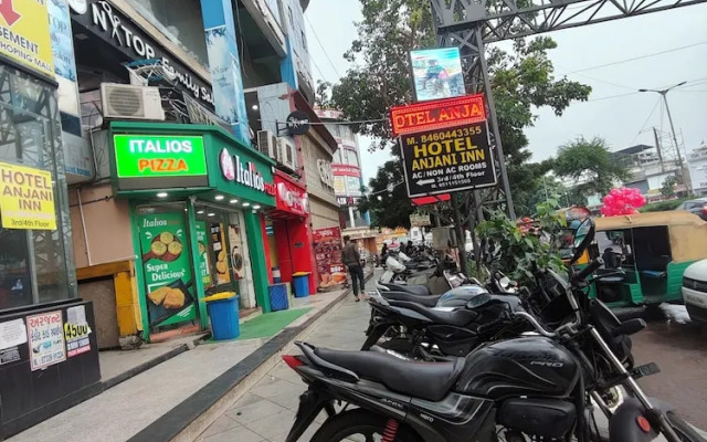 OYO 1376 Hotel Anjani inn