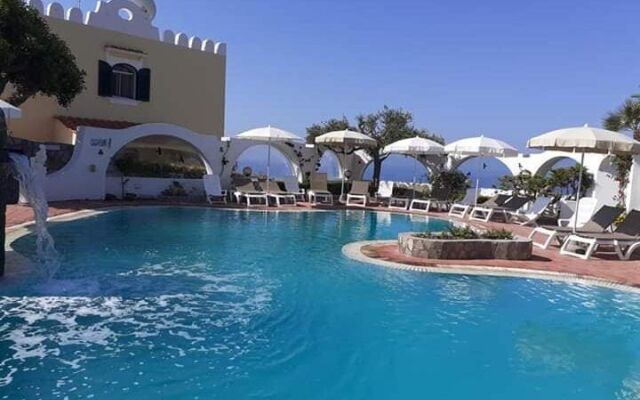 Tropical Holiday Room