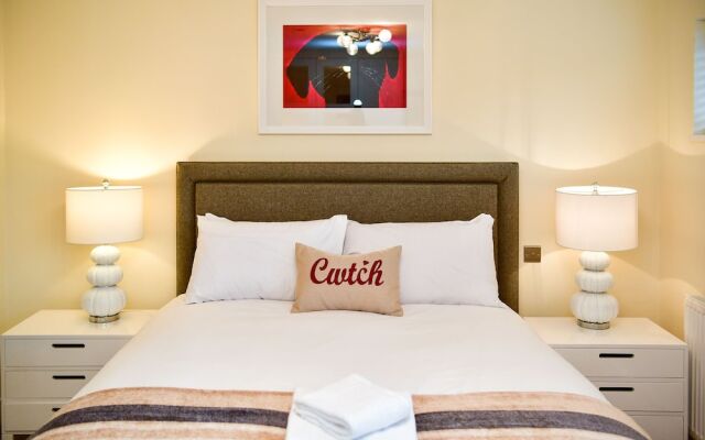 Just Stay Wales - Waterfront Townhouse