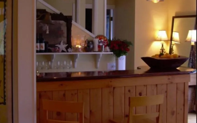 Salmonberry Inn & Beach House