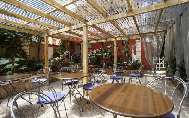 Arenal Pins Hostal