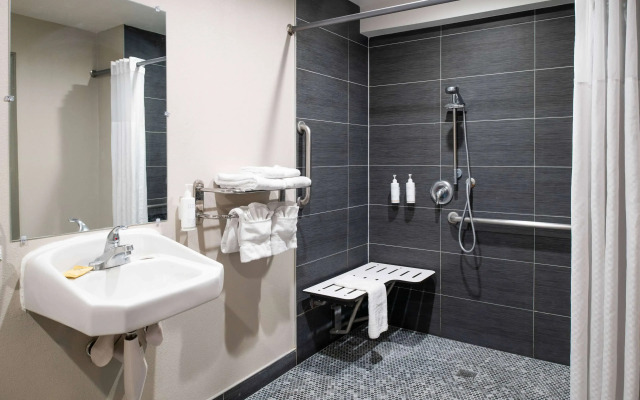 Days Inn & Suites by Wyndham Artesia