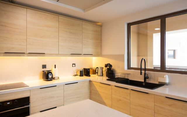 Lux 5BR Townhouse in Balqise Residence