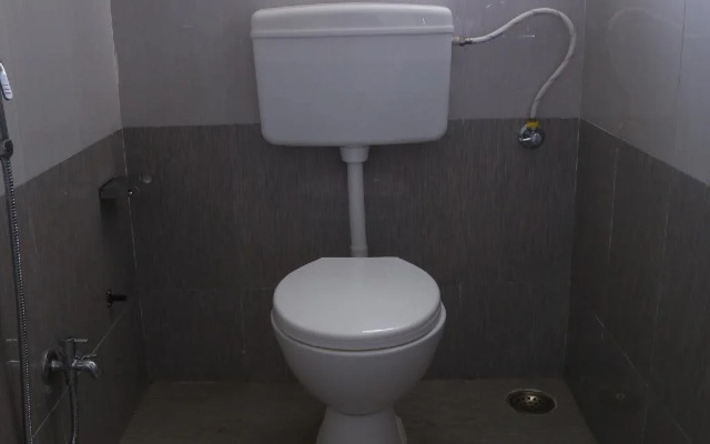 OYO 22066 Hotel Mayur